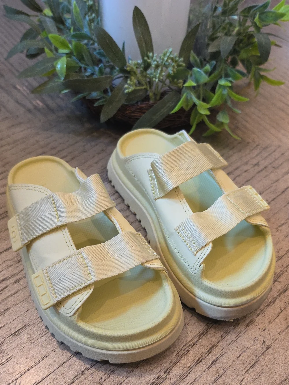 UGG Goldenglow Slides Size 13